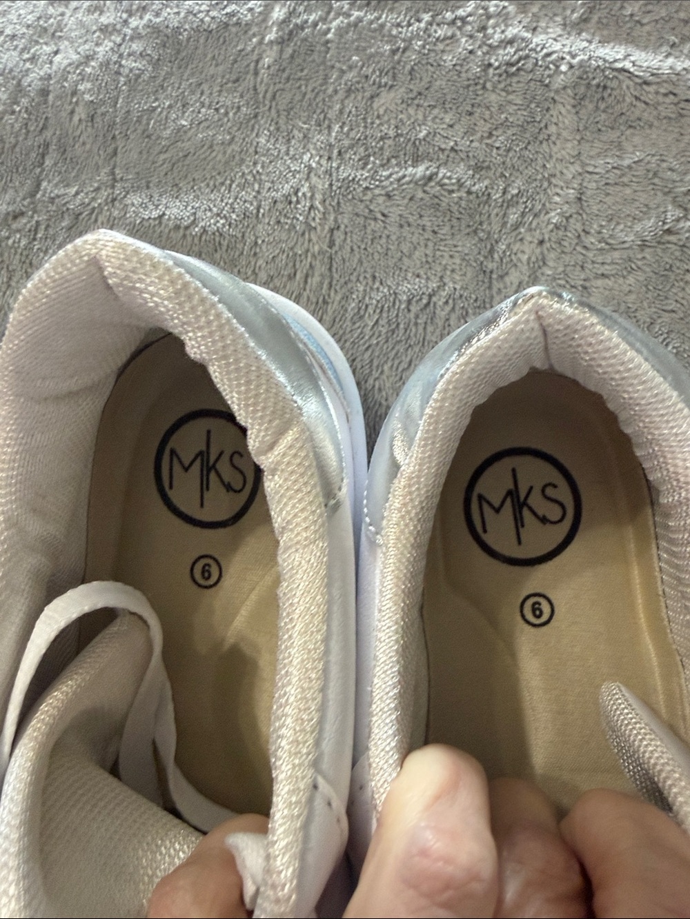 Women’s White Sneakers with Light Blue Star Accent size 6 memory foam - Picture 6 of 8